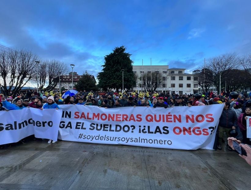 “No podemos vivir de protección al medioambiente”: trabajadores salmoneros protestan por ley SBAP en Puerto Montt